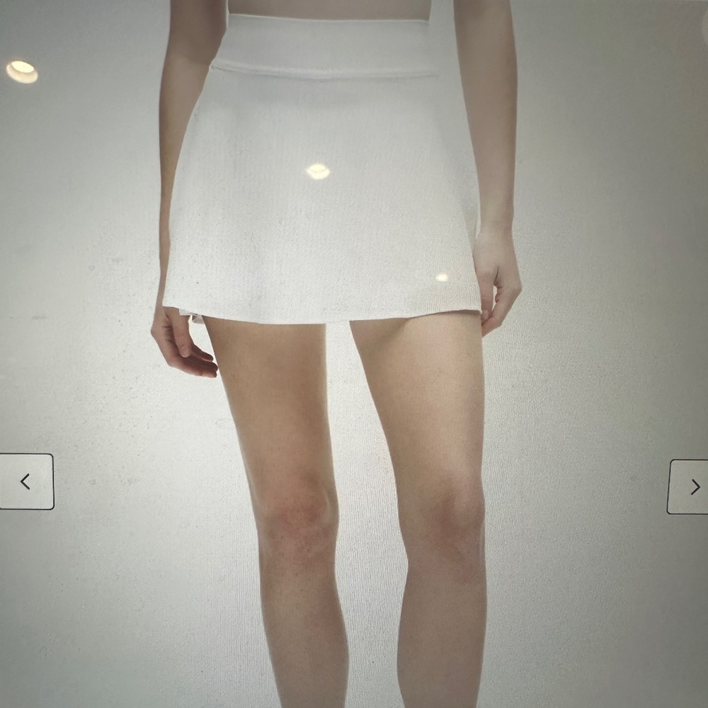 Lululemon high-rise lightweight tennis skirt white size 6 NWOT never worn/washed